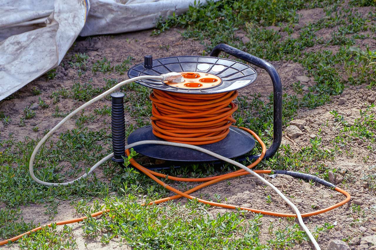 Picking An Extension Cord For Outdoor Lights
